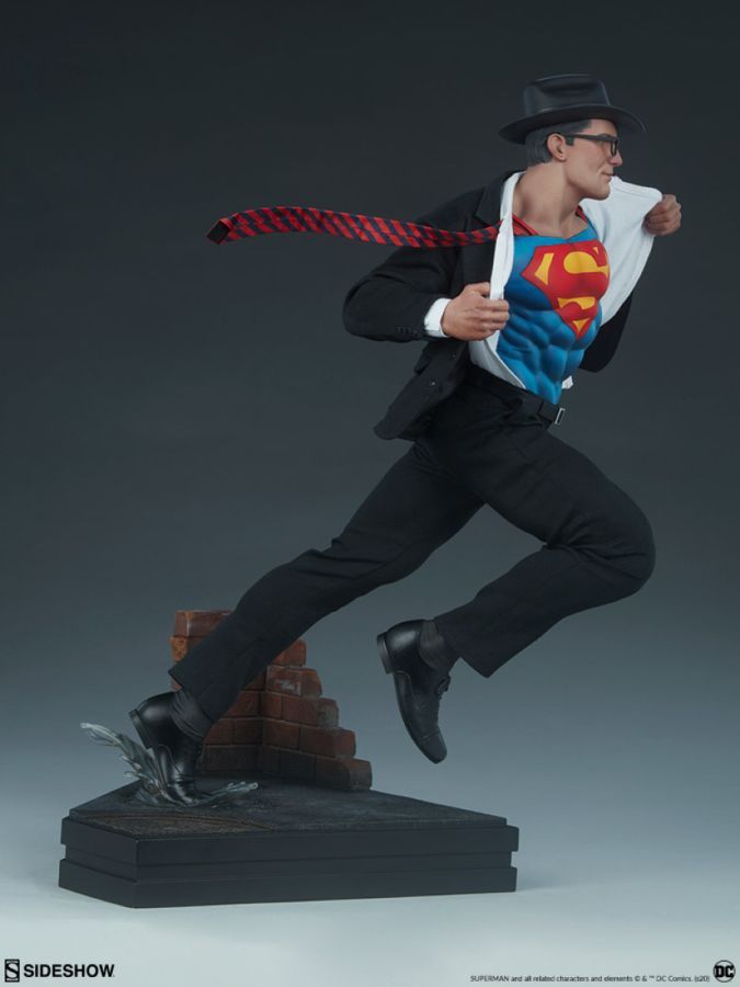 Superman - Call to Action Premium Format Statue