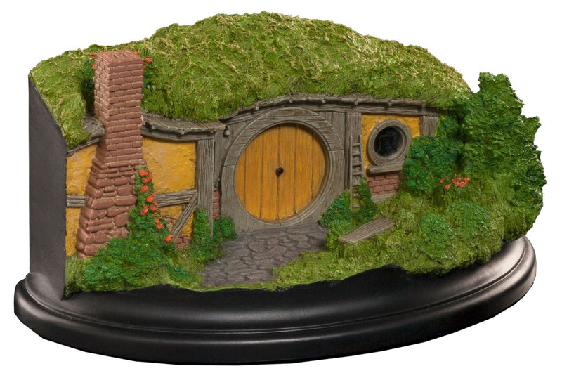 The Lord of the Rings - 3 Bagshot Row Replica Hobbit Hole Statue