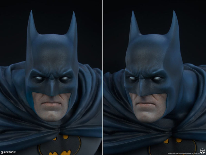 Batman - Batman Premium Format Statue