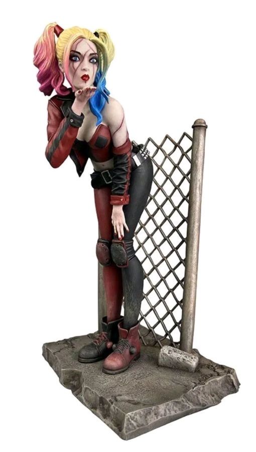 Batman - Harley Quinn Dceased PVC Statue