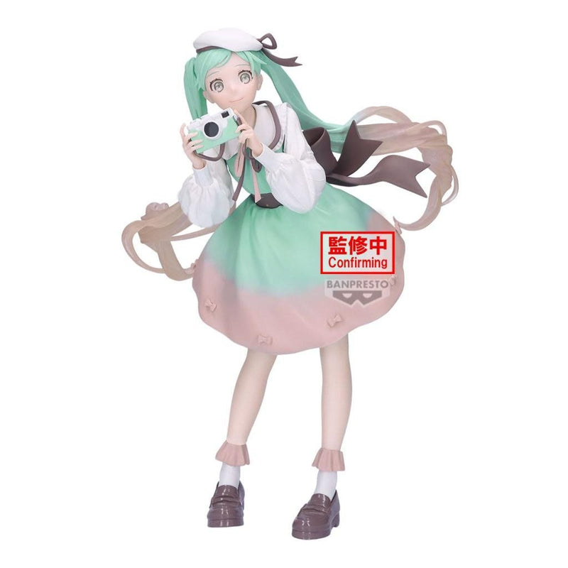 Hatsune Miku - Holiday Memories Camera Figure