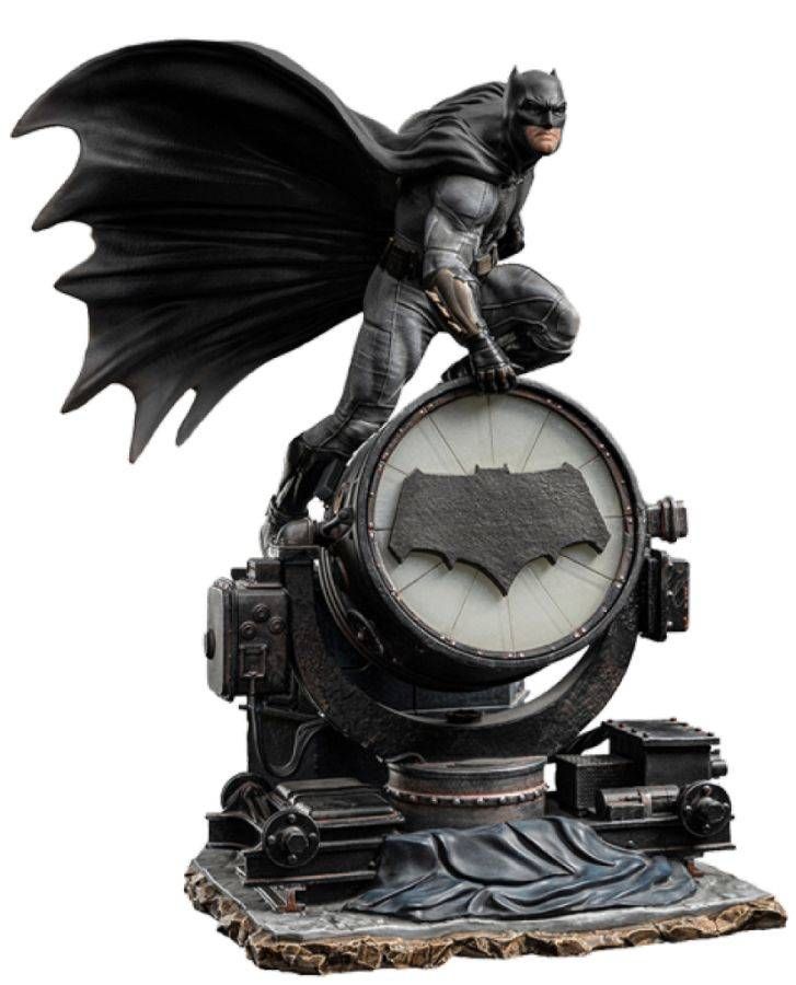 Justice League (2017) - Batman on Bat-Signal 1:10 Scale Statue
