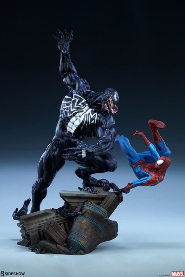 Spider-Man - Spider-Man vs Venom Maquette