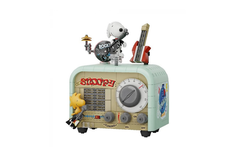 Snoopy Retro Time Series: Radio Brick Kit